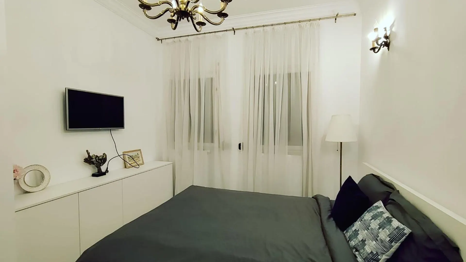 Eclectic Oasis Apartment Bucharest